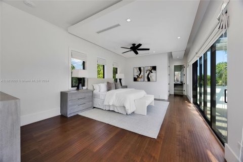 House in Coral Gables, Florida 4 bedrooms, 364.83 sq.m. № 1375469 - photo 16