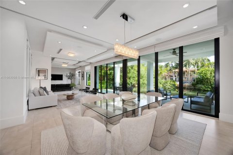 Casa en venta en Coral Gables, Florida, 4 dormitorios, 364.83 m2 № 1375469 - foto 9