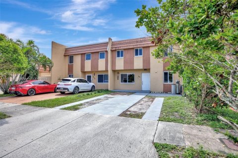 Touwnhouse à vendre à Hialeah, Floride: 3 chambres, 182.09 m2 № 1375468 - photo 3