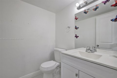 Touwnhouse à vendre à Hialeah, Floride: 3 chambres, 182.09 m2 № 1375468 - photo 25