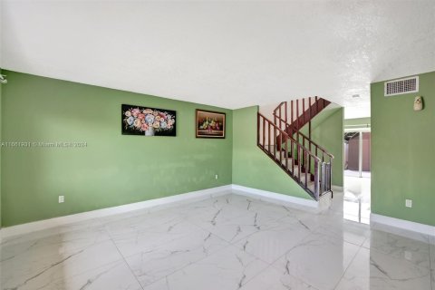 Touwnhouse à vendre à Hialeah, Floride: 3 chambres, 182.09 m2 № 1375468 - photo 7