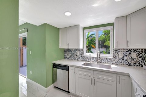 Touwnhouse à vendre à Hialeah, Floride: 3 chambres, 182.09 m2 № 1375468 - photo 16