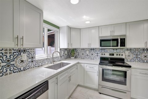 Touwnhouse à vendre à Hialeah, Floride: 3 chambres, 182.09 m2 № 1375468 - photo 18