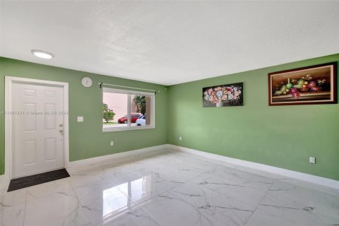 Touwnhouse à vendre à Hialeah, Floride: 3 chambres, 182.09 m2 № 1375468 - photo 6