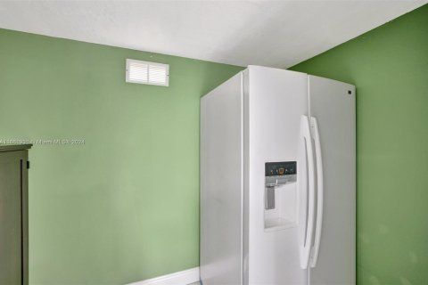 Adosado en venta en Hialeah, Florida, 3 dormitorios, 182.09 m2 № 1375468 - foto 15