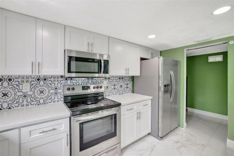 Adosado en venta en Hialeah, Florida, 3 dormitorios, 182.09 m2 № 1375468 - foto 14