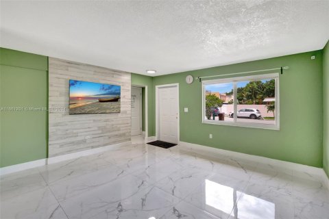 Touwnhouse à vendre à Hialeah, Floride: 3 chambres, 182.09 m2 № 1375468 - photo 5