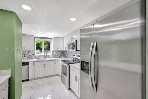 Touwnhouse à vendre à Hialeah, Floride: 3 chambres, 182.09 m2 № 1375468 - photo 17