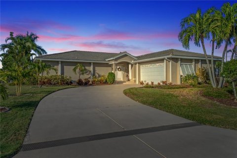 Villa ou maison à vendre à Punta Gorda, Floride: 3 chambres, 164.16 m2 № 1251352 - photo 1