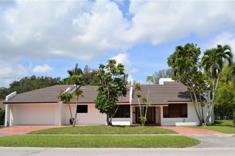 Купить виллу или дом в Майами-Спрингс, Флорида 3 спальни, 251.86м2, № 574689 - фото 1
