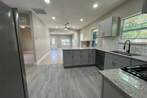 Casa en venta en Saint Petersburg, Florida, 3 dormitorios, 125.98 m2 № 1400828 - foto 9