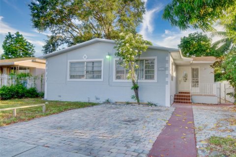 Casa en venta en Miami, Florida, 4 dormitorios, 149.29 m2 № 1242454 - foto 2