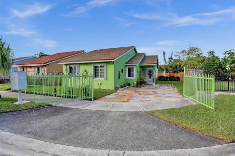 House in Miami Gardens, Florida 4 bedrooms, 138.15 sq.m. № 912441 - photo 2
