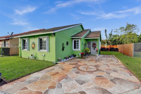 Villa ou maison à vendre à Miami Gardens, Floride: 4 chambres, 138.15 m2 № 912441 - photo 3