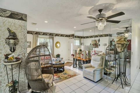 Casa en venta en Miami Gardens, Florida, 4 dormitorios, 138.15 m2 № 912441 - foto 22