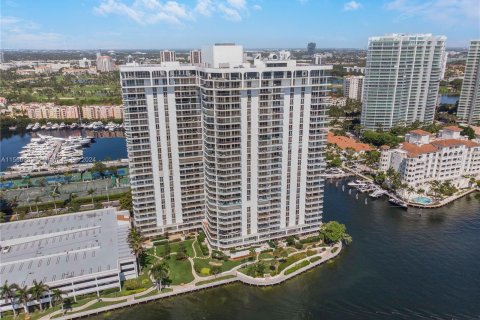 Condo in Aventura, Florida, 2 bedrooms  № 1116070 - photo 23