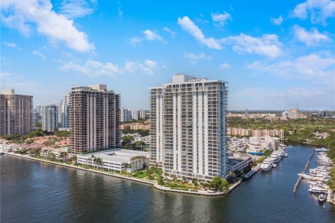 Condo in Aventura, Florida, 2 bedrooms  № 1116070 - photo 21