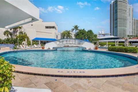 Condo in Aventura, Florida, 2 bedrooms  № 1116070 - photo 18