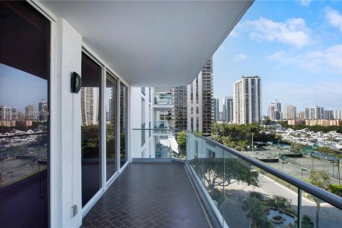 Condo in Aventura, Florida, 2 bedrooms  № 1116070 - photo 15