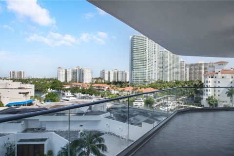 Condo in Aventura, Florida, 2 bedrooms  № 1116070 - photo 13