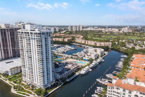 Condo in Aventura, Florida, 2 bedrooms  № 1116070 - photo 24