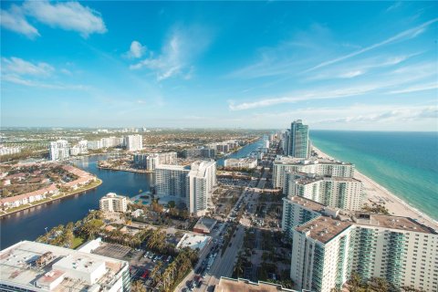 Condo in Hollywood, Florida, 1 bedroom  № 1116071 - photo 28