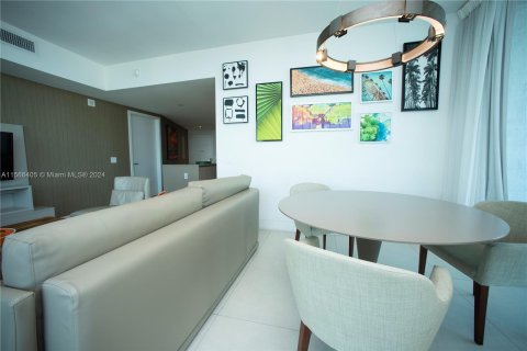 Condo in Hollywood, Florida, 1 bedroom  № 1116071 - photo 15