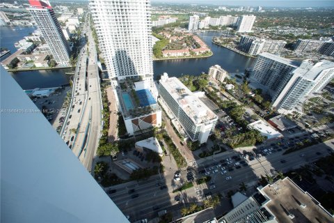 Condo in Hollywood, Florida, 1 bedroom  № 1116071 - photo 30