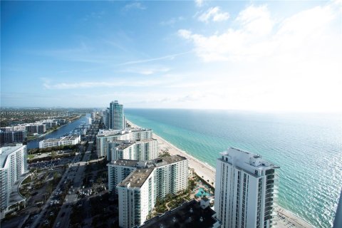 Condo in Hollywood, Florida, 1 bedroom  № 1116071 - photo 27