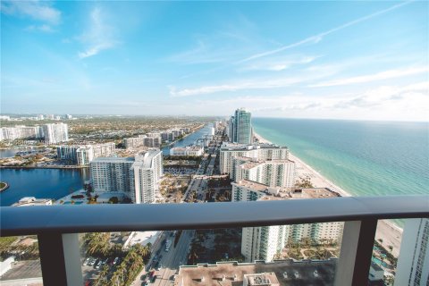 Condo in Hollywood, Florida, 1 bedroom  № 1116071 - photo 22