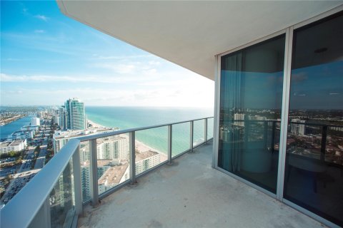 Condo in Hollywood, Florida, 1 bedroom  № 1116071 - photo 23