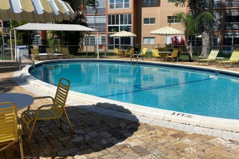 Condominio en venta en Tamarac, Florida, 2 dormitorios, 85.47 m2 № 1127870 - foto 1