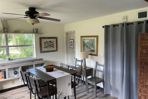 Condo in Tamarac, Florida, 2 bedrooms  № 1127870 - photo 13