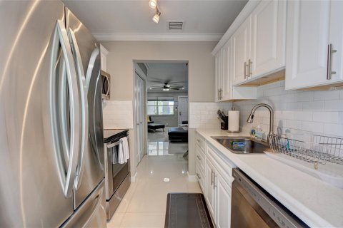 Immobilier commercial à vendre à Pompano Beach, Floride: 174.93 m2 № 846325 - photo 22