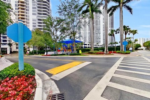 Condo in Aventura, Florida, 2 bedrooms  № 1118304 - photo 5