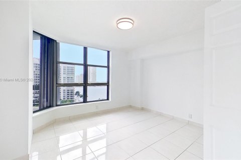 Condo in Aventura, Florida, 2 bedrooms  № 1118304 - photo 12