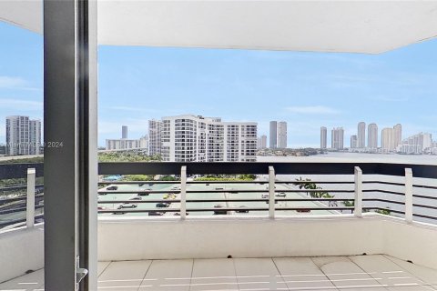 Condo in Aventura, Florida, 2 bedrooms  № 1118304 - photo 3