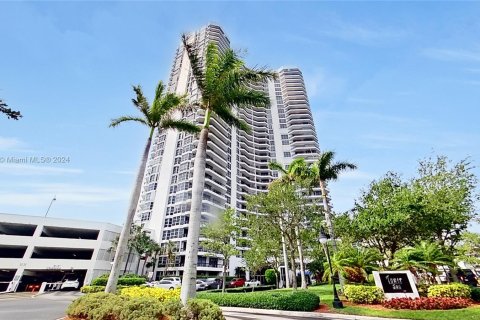 Condo in Aventura, Florida, 2 bedrooms  № 1118304 - photo 1