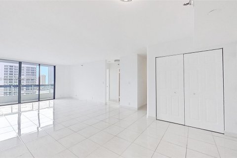 Condo in Aventura, Florida, 2 bedrooms  № 1118304 - photo 8