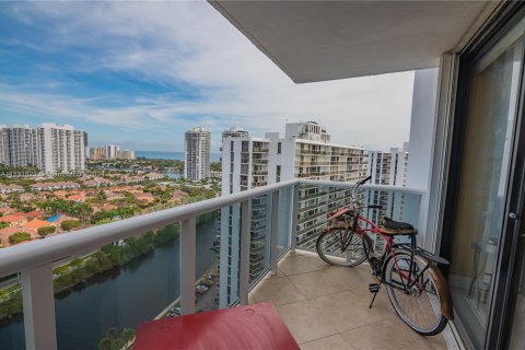 Condo in Aventura, Florida, 2 bedrooms  № 1004362 - photo 25