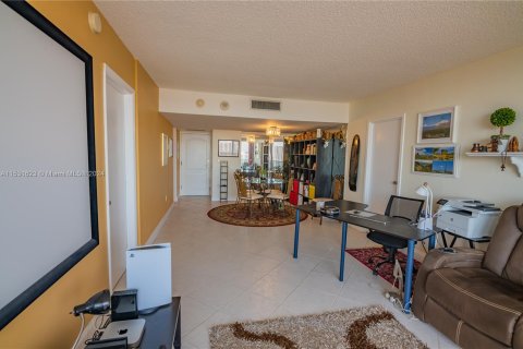 Condo in Aventura, Florida, 2 bedrooms  № 1004362 - photo 14