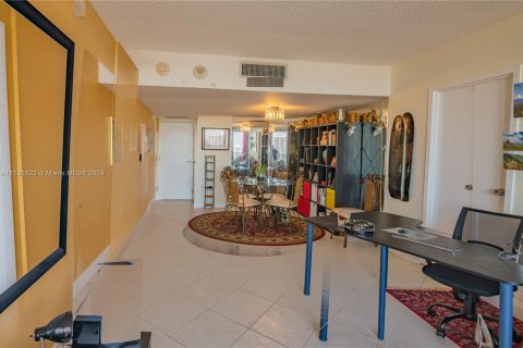 Copropriété à vendre à Aventura, Floride: 2 chambres, 90.3 m2 № 1004362 - photo 15