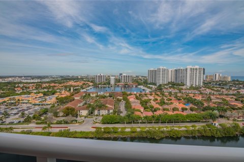 Condo in Aventura, Florida, 2 bedrooms  № 1004362 - photo 22