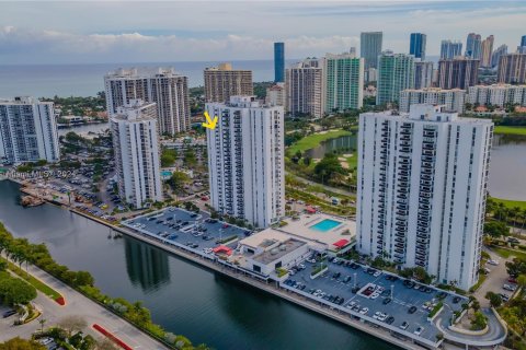 Condominio en venta en Aventura, Florida, 2 dormitorios, 90.3 m2 № 1004362 - foto 2