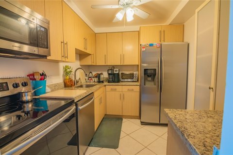 Condo in Aventura, Florida, 2 bedrooms  № 1004362 - photo 3