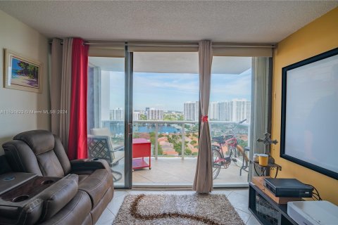 Condo in Aventura, Florida, 2 bedrooms  № 1004362 - photo 13