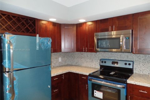 Condo in Margate, Florida, 2 bedrooms  № 1367441 - photo 1