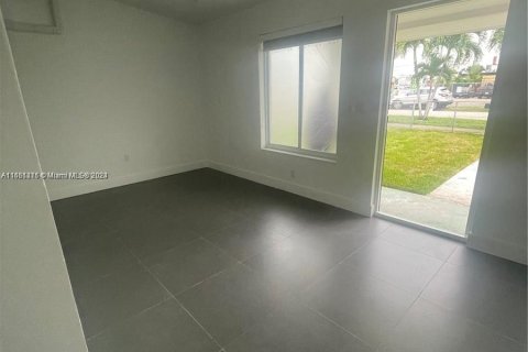 Villa ou maison à louer à Miami, Floride: 2 chambres, 117.06 m2 № 1367440 - photo 5