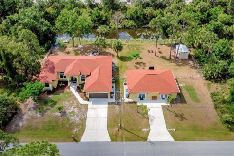 Villa ou maison à vendre à North Port, Floride: 3 chambres, 171.13 m2 № 1202453 - photo 1