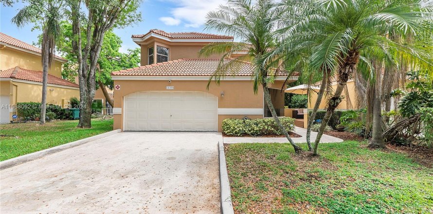 House in Coral Springs, Florida 3 bedrooms, 208.57 sq.m. № 1179072